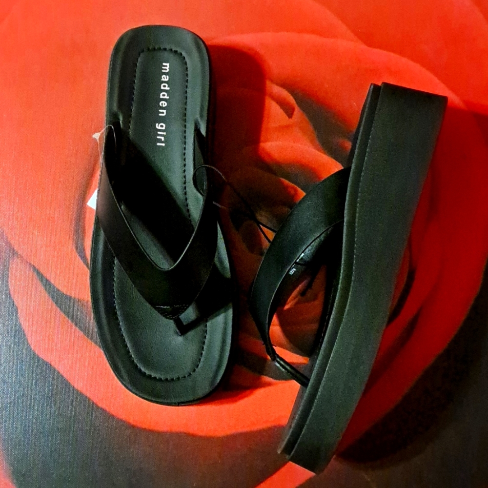 Madden Girl Flip Flops - Picture 3 of 3
